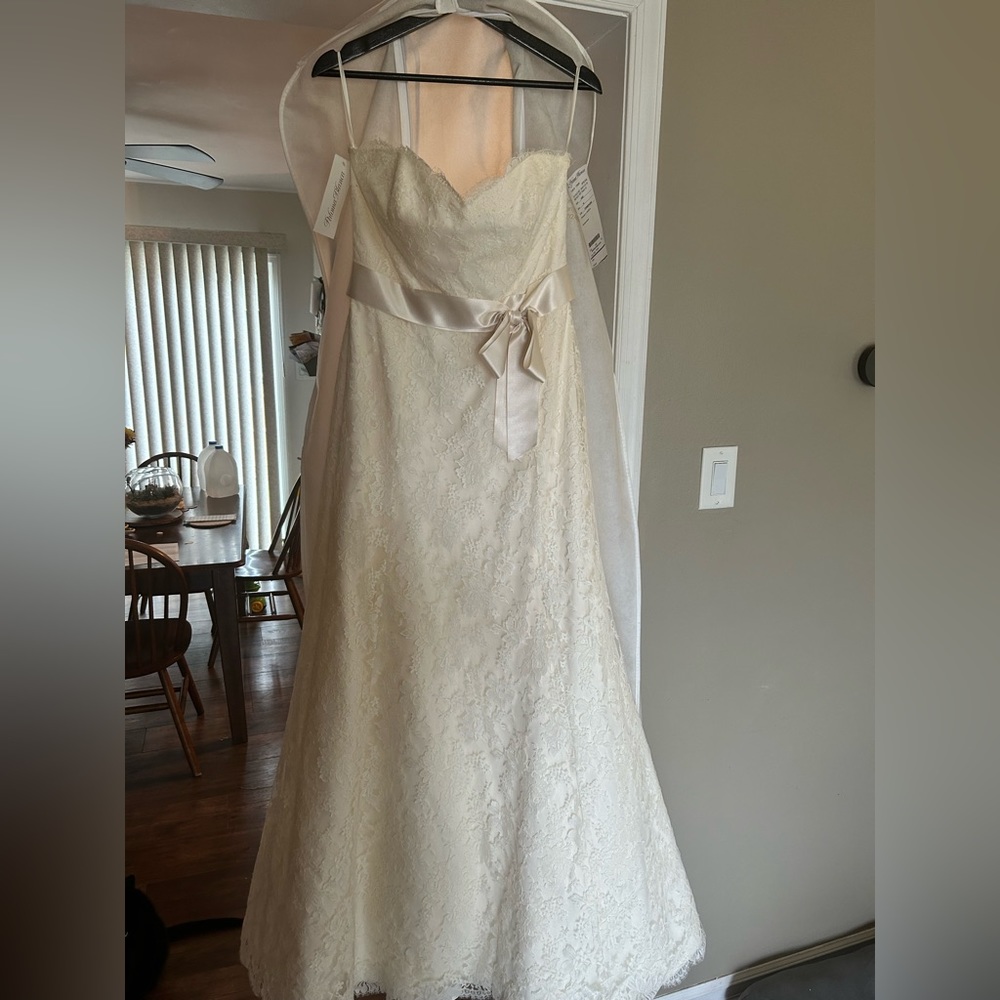 New never worn Paloma Blanca size 14 wedding dress.